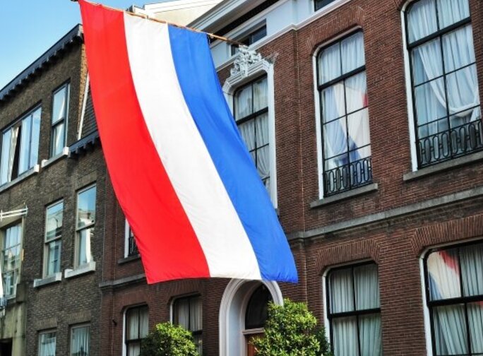 Hijsen maar! Zo hang je de vlag veilig uit